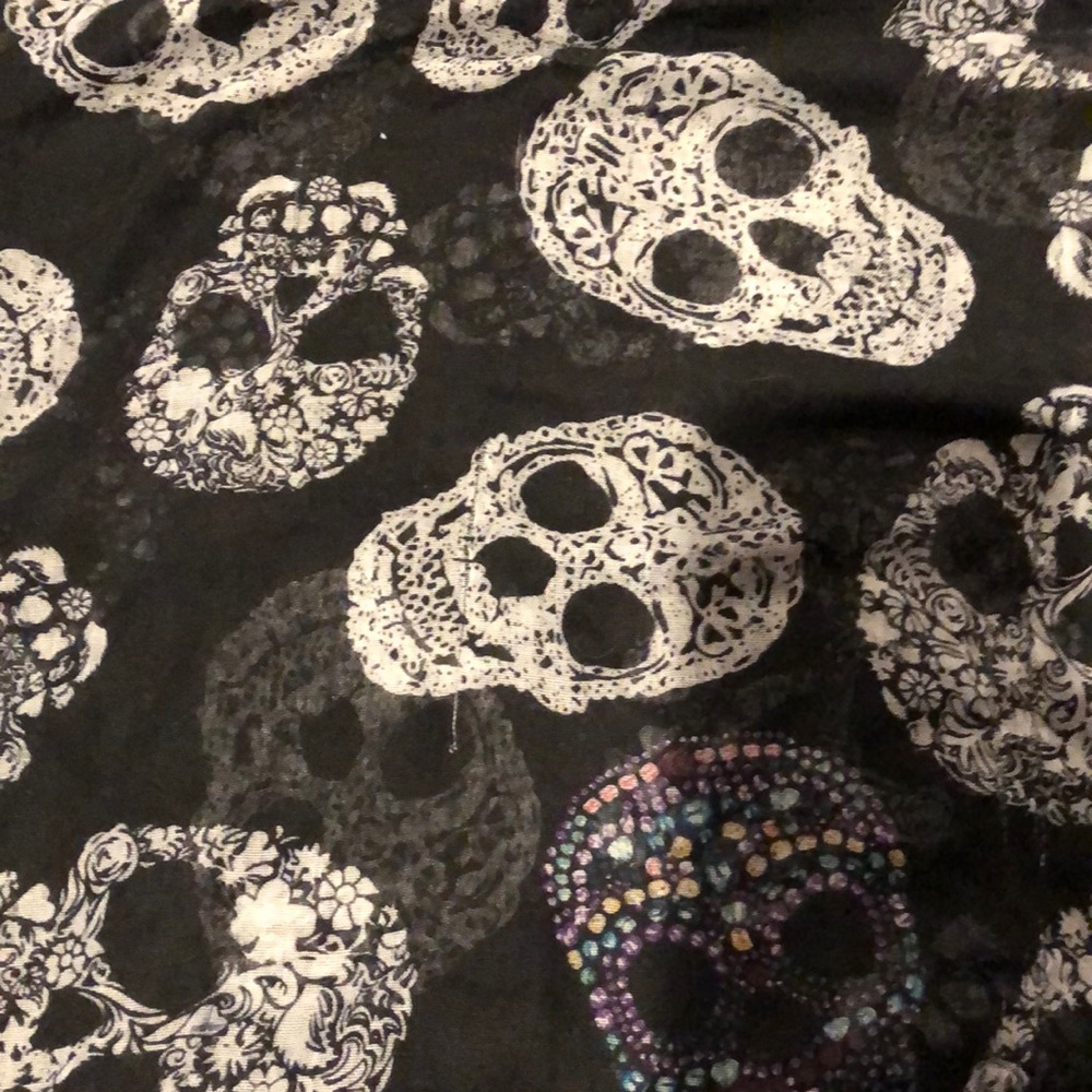 Large skull scarf
